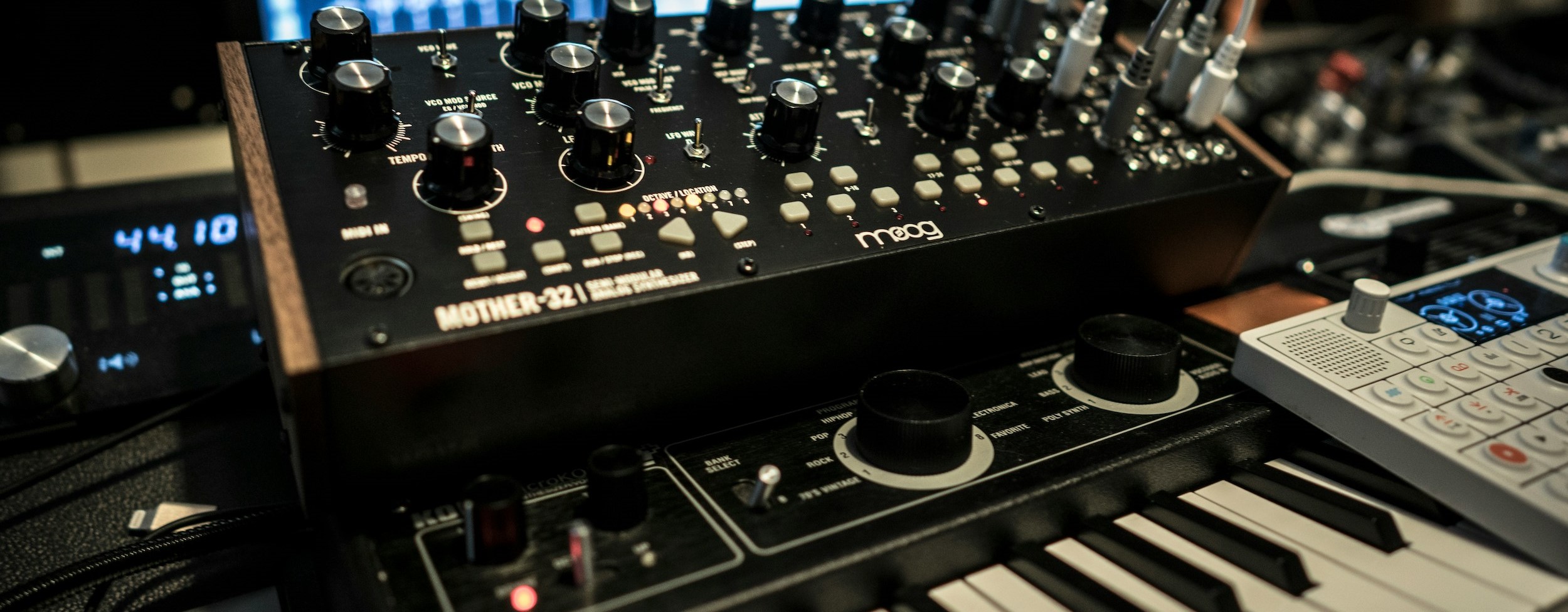 Instrumentos electrónicos.