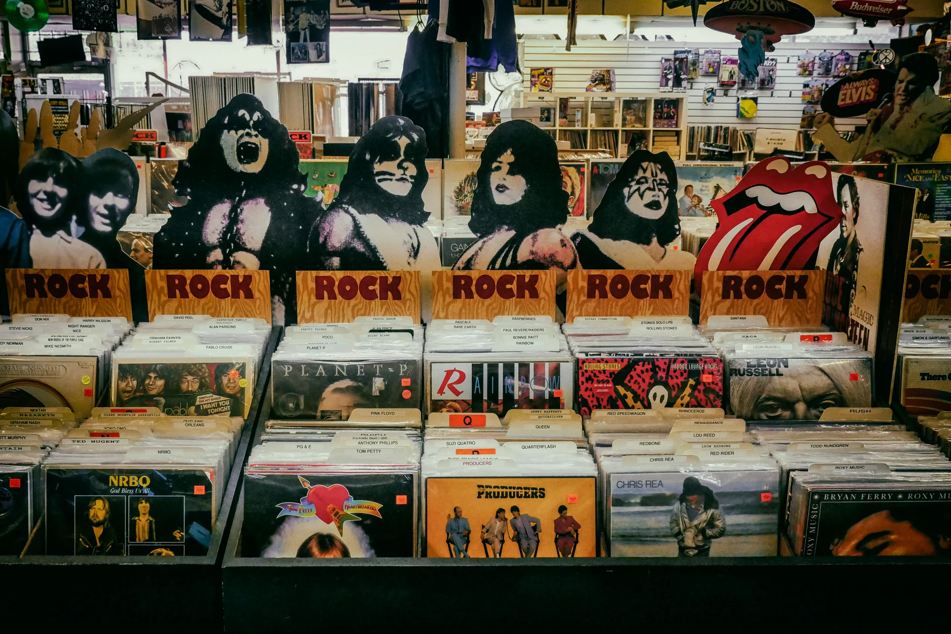 Discos de Kiss en una tienda.