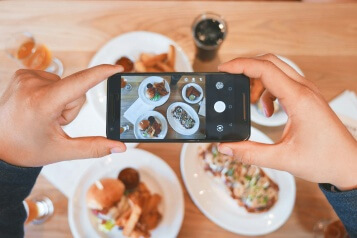 ‘Scroll’ que inspira: cinco cuentas gastronómicas para refrescar el feed