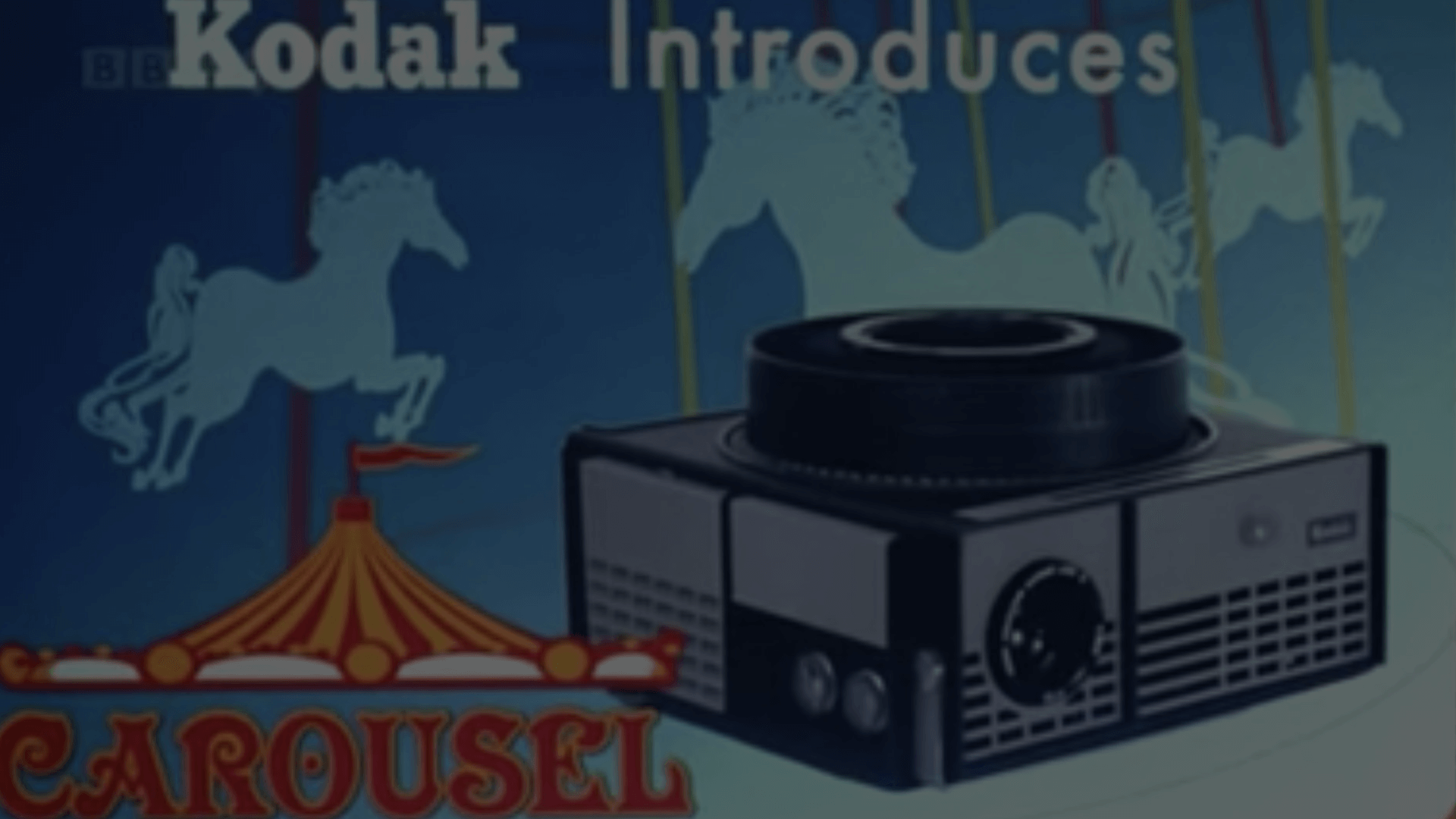 <p>"En griego, nostalgia significa ‘el dolor de una vieja herida’. Es un dolor de corazón, mucho más intenso que un recuerdo. Este aparato no es un cohete espacial: <strong>es una máquina del tiempo</strong>. Va hacia atrás y hacia adelante. Nos lleva al momento al que deseamos regresar. No se llama ‘la rueda’, se llama ‘el carrusel’: nos permite viajar como lo hace un niño, dar vueltas y vueltas y volver a casa, el lugar donde nos sentimos amados. Kodak presenta ‘El Carrusel’".</p>

<p>
	<br>
</p>

<p>Para comprender estas declaraciones, hay que visionar este fragmento del último capítulo de la primera temporada de ‘Mad Men’, la fabulosa serie sobre los publicistas de Madison Avenue en la Nueva York de comienzos de los años 60. En este episodio, el carismático Don Draper, director creativo de la agencia Sterling Cooper, presenta a Kodak su propuesta publicitaria para el nuevo producto de la compañía: <strong>un proyector de fotografías</strong>.</p>