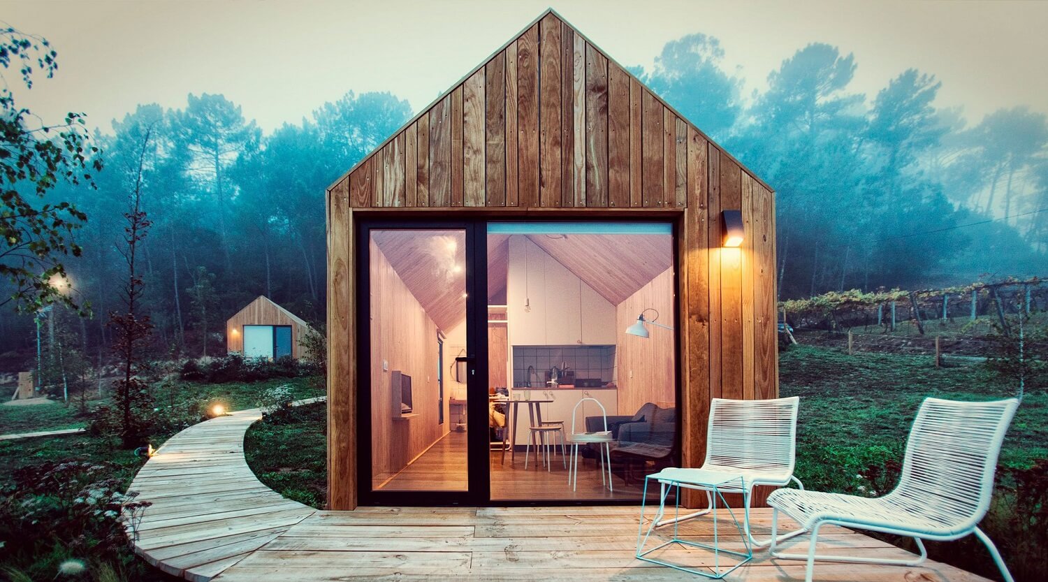 <p>Con la vida en pausa desde hace casi un año (al menos, esa vida repleta de viajes y quehaceres que conocíamos antes de la irrupción de la pandemia), <strong>los placeres sencillos han tomado el relevo de los planes grandilocuentes.</strong> Cuando cruzar el Atlántico o cambiar de continente parece casi una utopía, los sueños “de kilómetro cero” son los más plausibles. Pero no por ello menos ilusionantes.</p>

<p>
	<br>
</p>

<p>De un tiempo a esta parte, un picnic en el campo, un paseo en bicicleta, una cena exquisita y casera o una tarde de chimenea, manta y libro se perfilan como el súmmum del disfrute. Soñamos con cines de verano, conciertos en acústico y escapadas aquí al lado para valorar, más que nunca, <strong>el encanto de las pequeñas cosas.&nbsp;</strong>En 2021, nuestra lista de deseos de ocio incluye placeres sencillos, cautivadores y diseñados para disfrutar sin prisa como estos.</p>