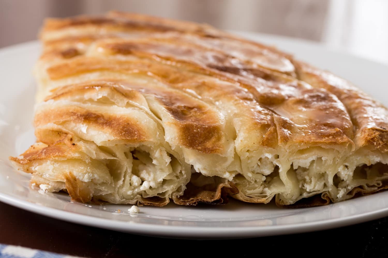 Tapas europeas: del burek balcánico a la tapa española, un viaje gastronómico