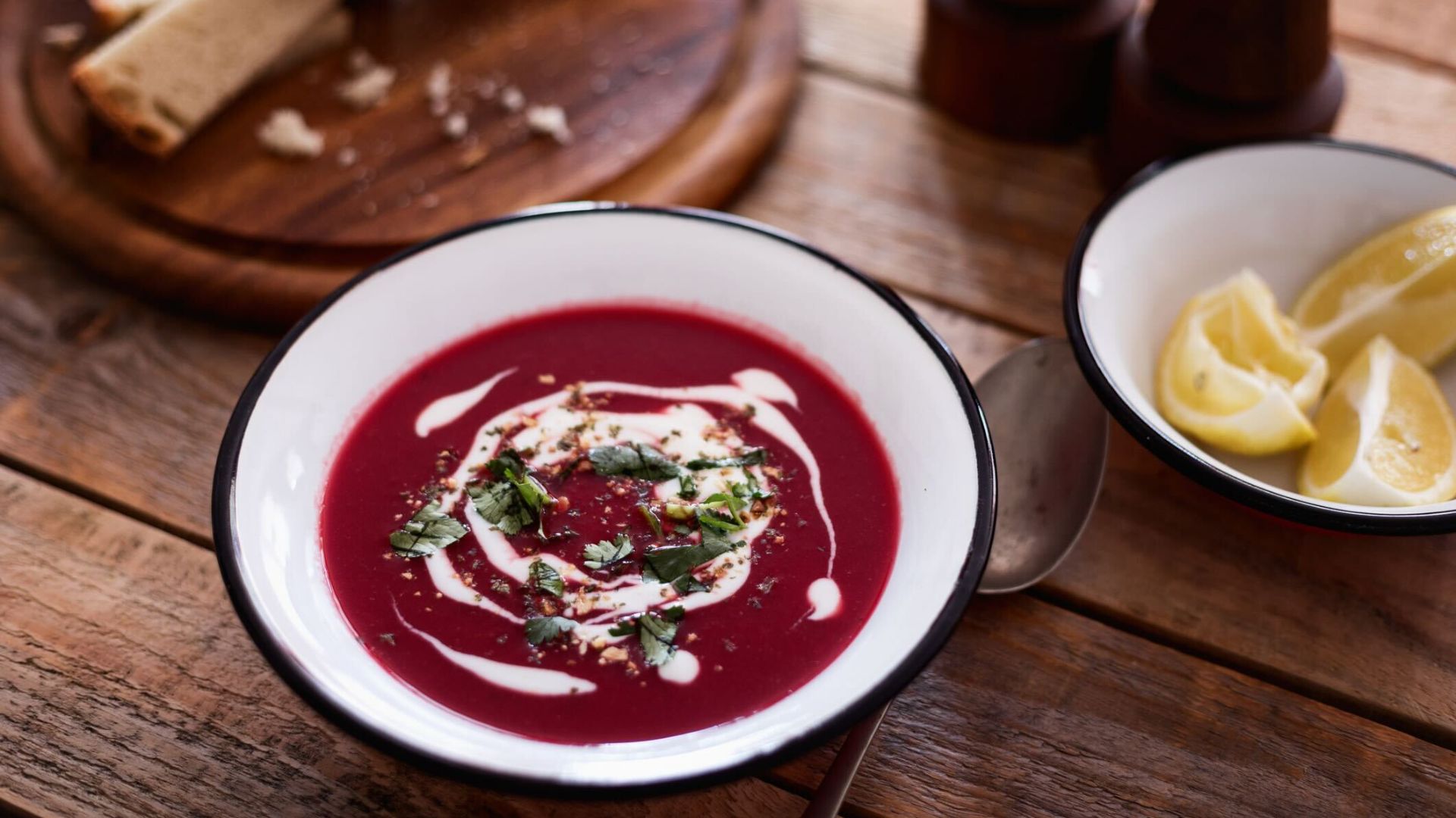 Sopas de verano más allá del gazpacho: los platos de cuchara también son para el calor