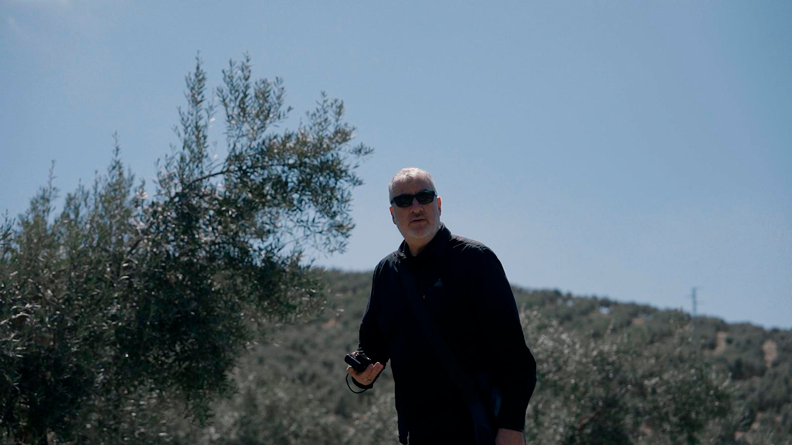 Spencer Tunick conmemora el centenario de Cervezas Alhambra fusionando la naturaleza y cultura andaluzas