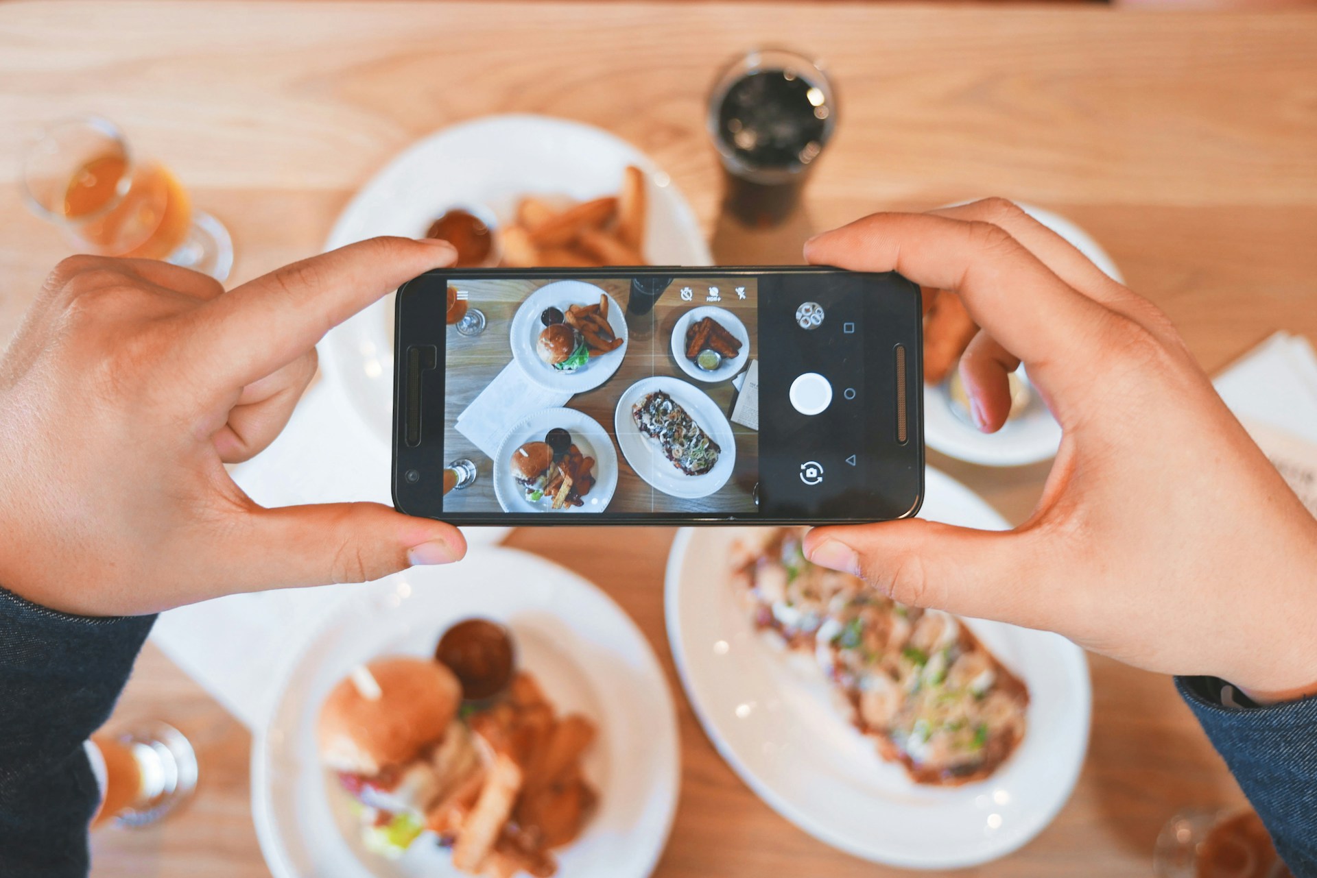 ‘Scroll’ que inspira: cinco cuentas gastronómicas para refrescar el feed
