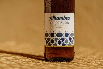 Descubre las diferencias entre cerveza sin alcohol y 0,0: cómo se elaboran, qué contienen y cuál elegir según tus gustos o necesidades.