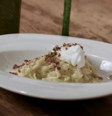 Tallarines de espárrago blanco a la carbonara