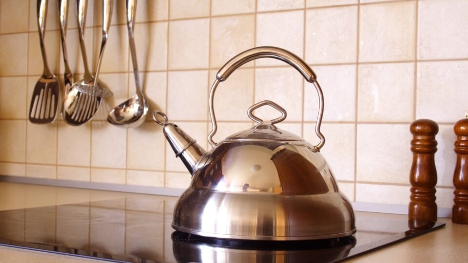 Adiós al Duralex: lo último para tu cocina es el acero inoxidable