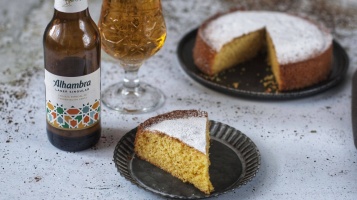 Bizcocho de naranja esponjoso: receta casera fácil y aromática