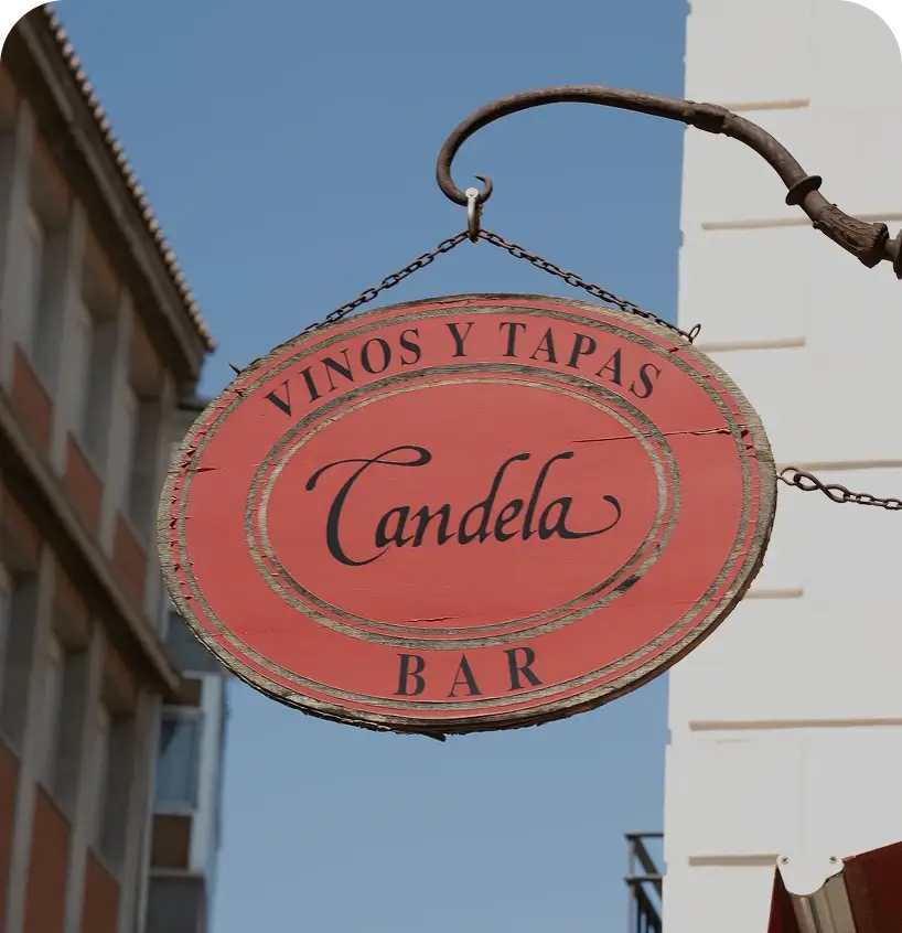 Desirée Lara en el bar Candela de Granada - Cervezas Alhambra