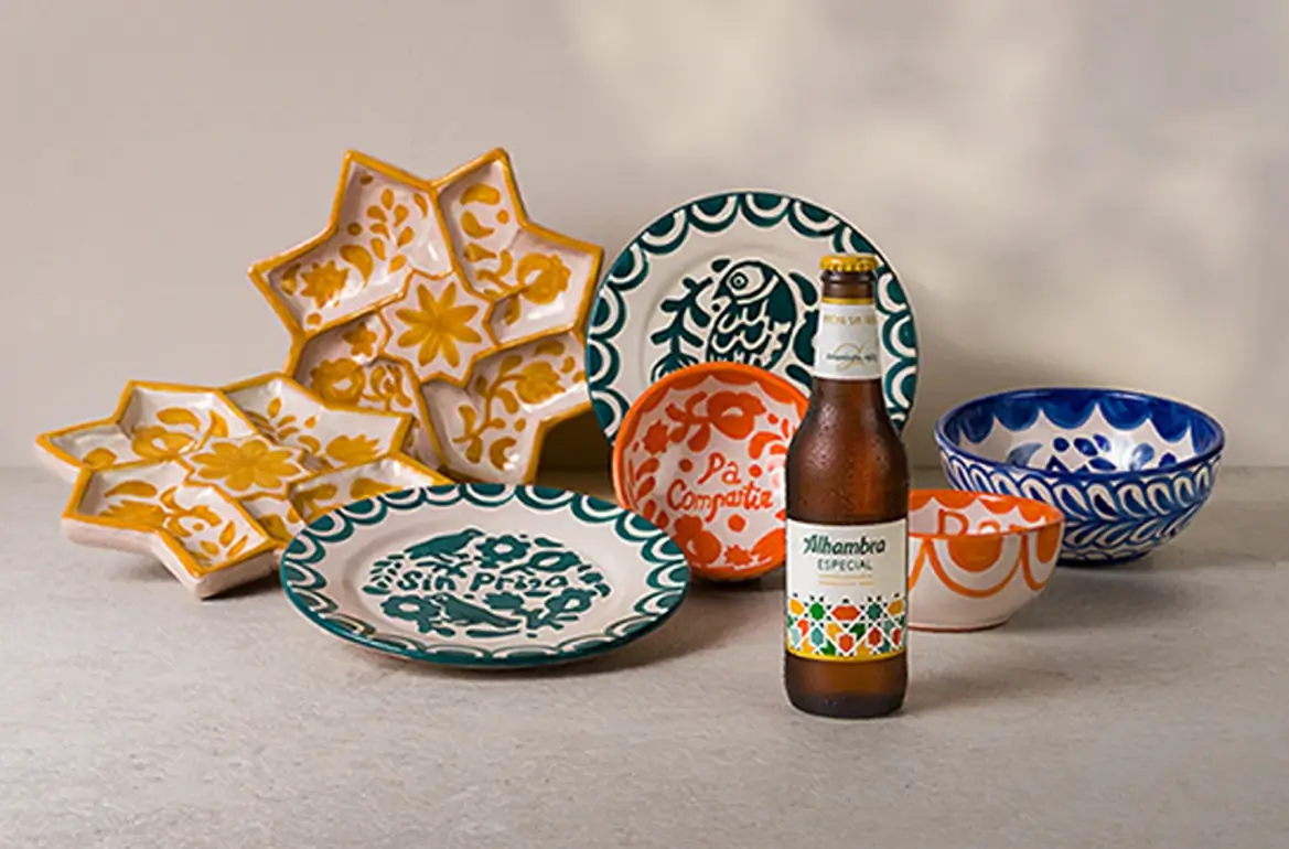 Vajilla Alhambra x Asís Percales y Fajalauza - Colección cerámica para los bares de Granada
